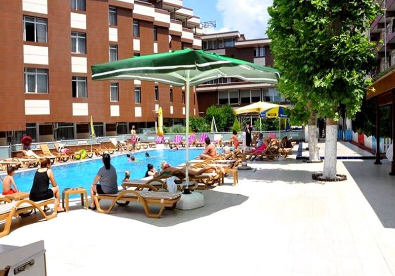 حوض السباحة صورة