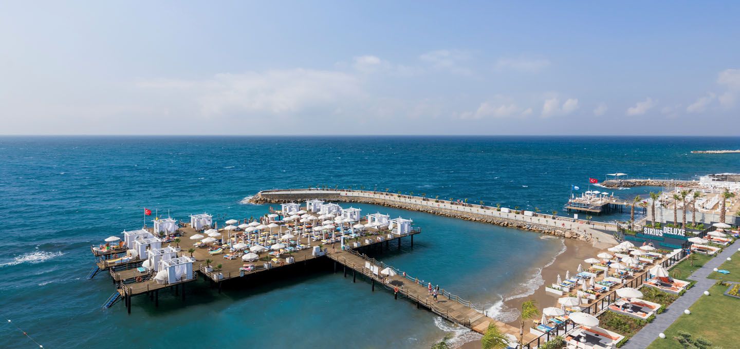 حوض السباحة