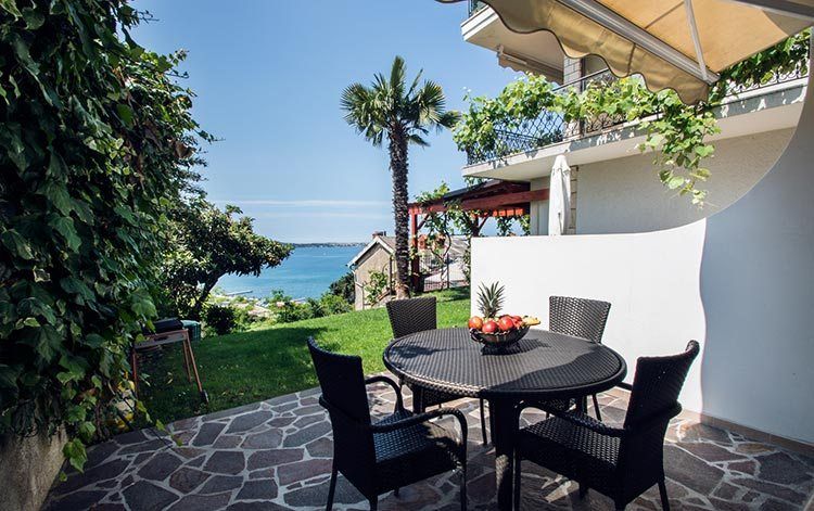 شرفة مرصوفة