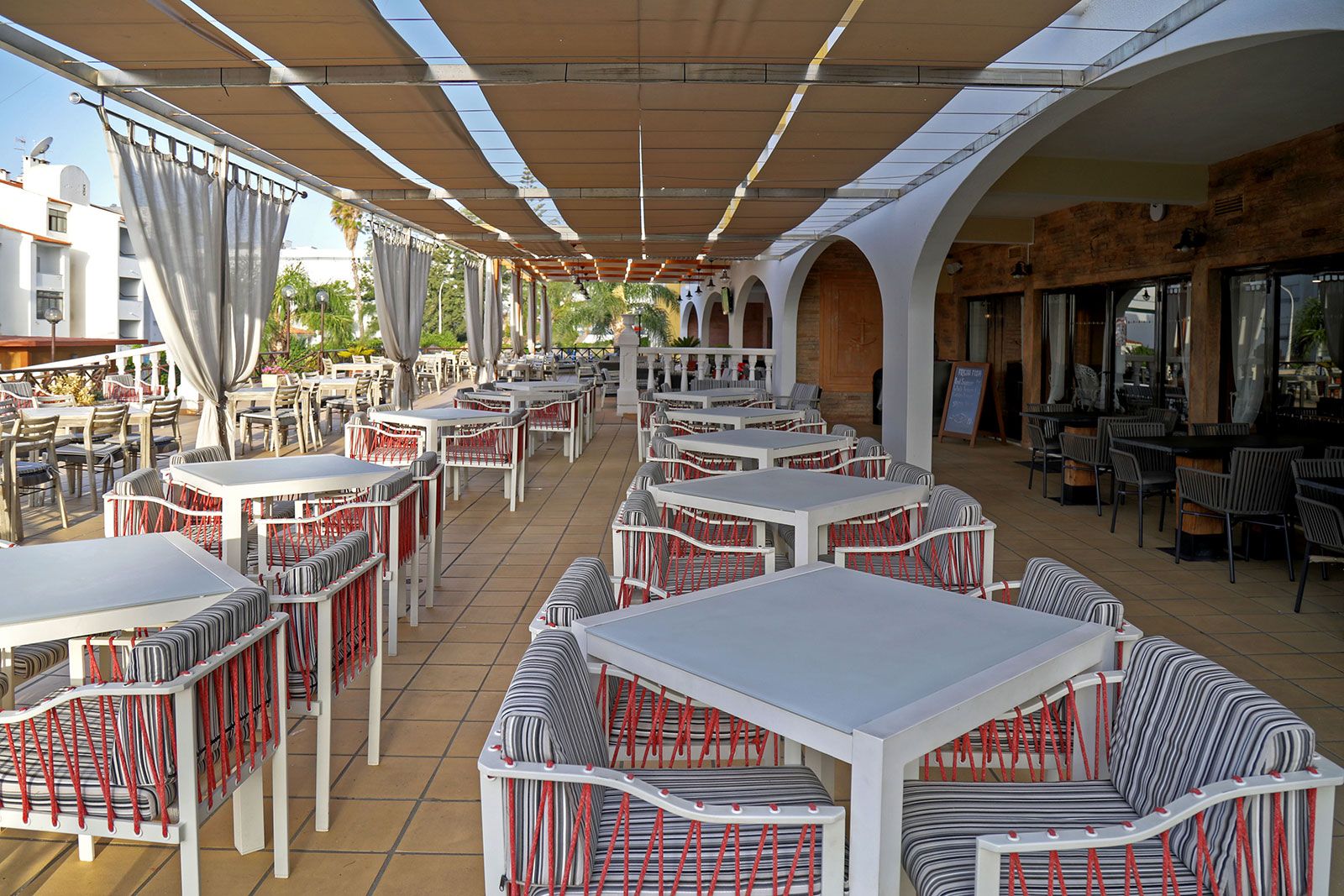 شرفة مرصوفة