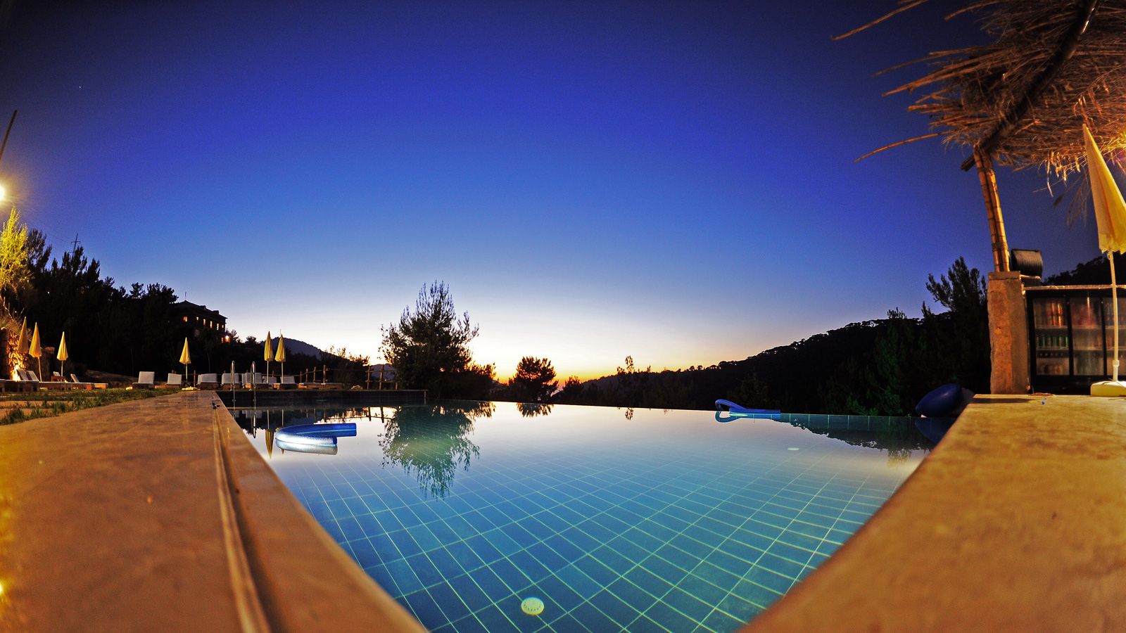 حوض السباحة صورة