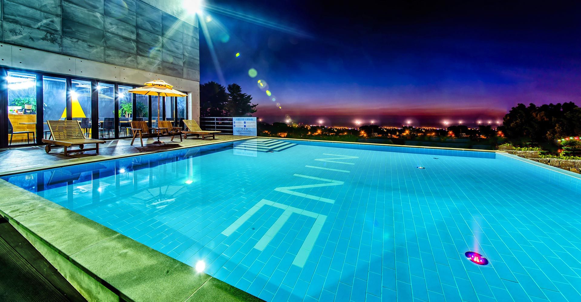 حوض السباحة صورة