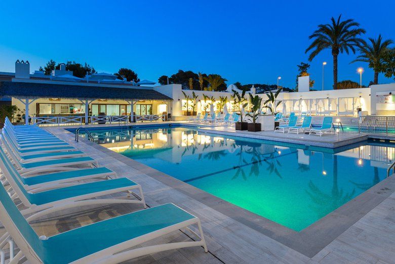 حوض السباحة صورة