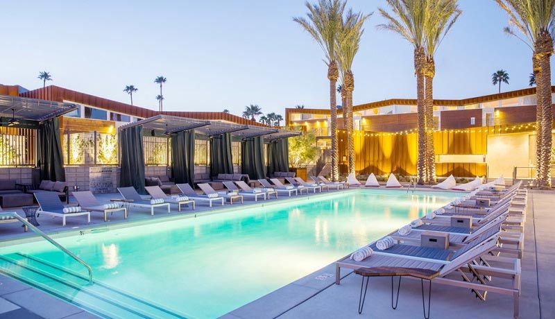 حوض السباحة