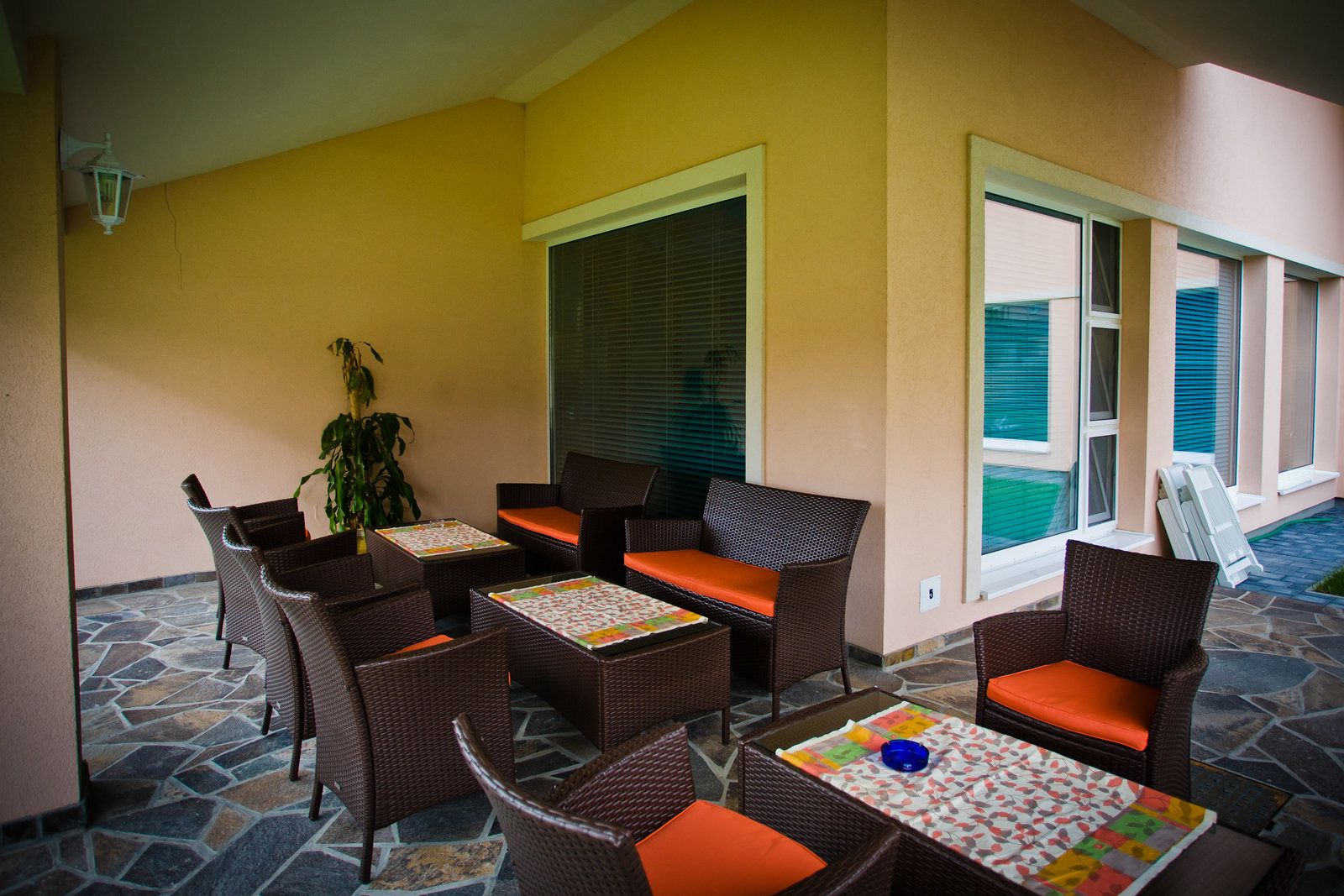 شرفة مرصوفة