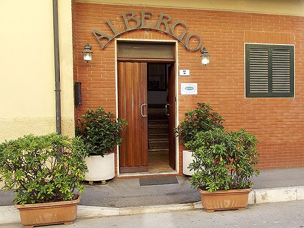 مدخل الفندق