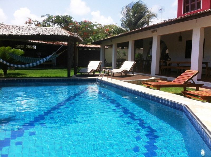 حوض السباحة