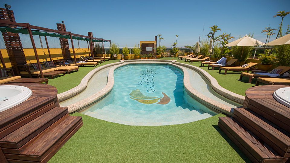 حوض السباحة صورة