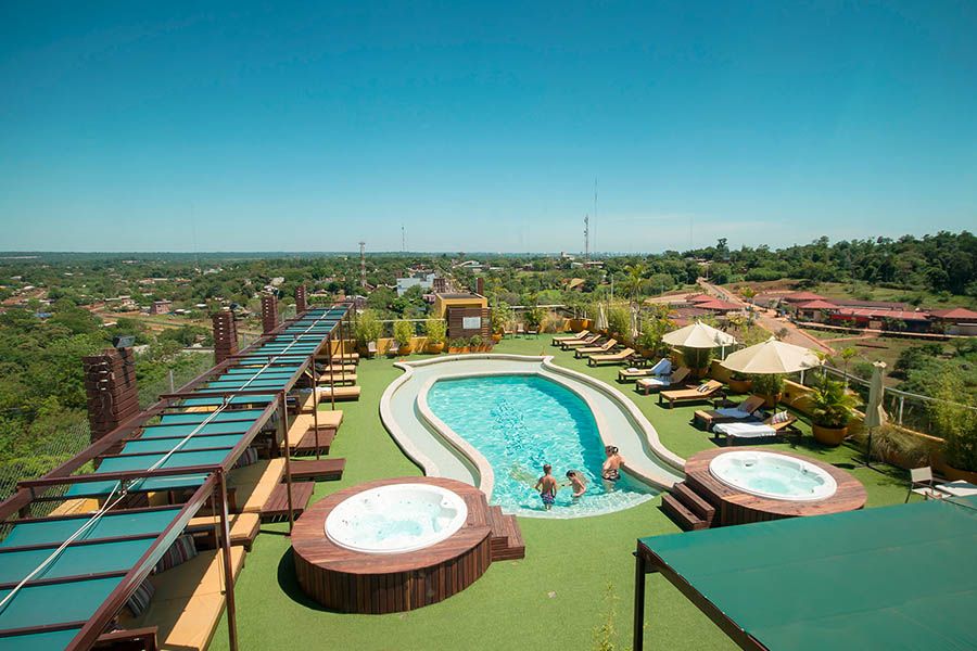 حوض السباحة