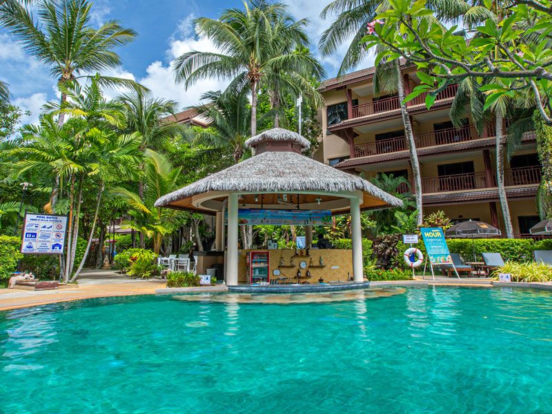 حوض السباحة