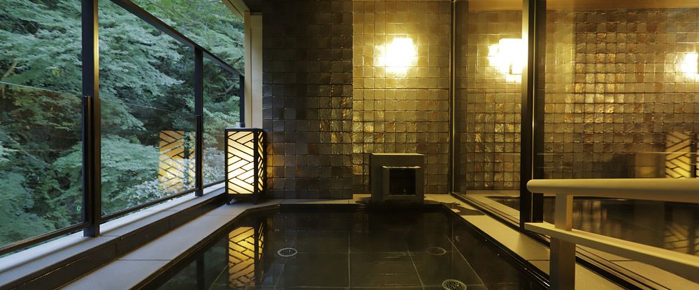 حوض السباحة