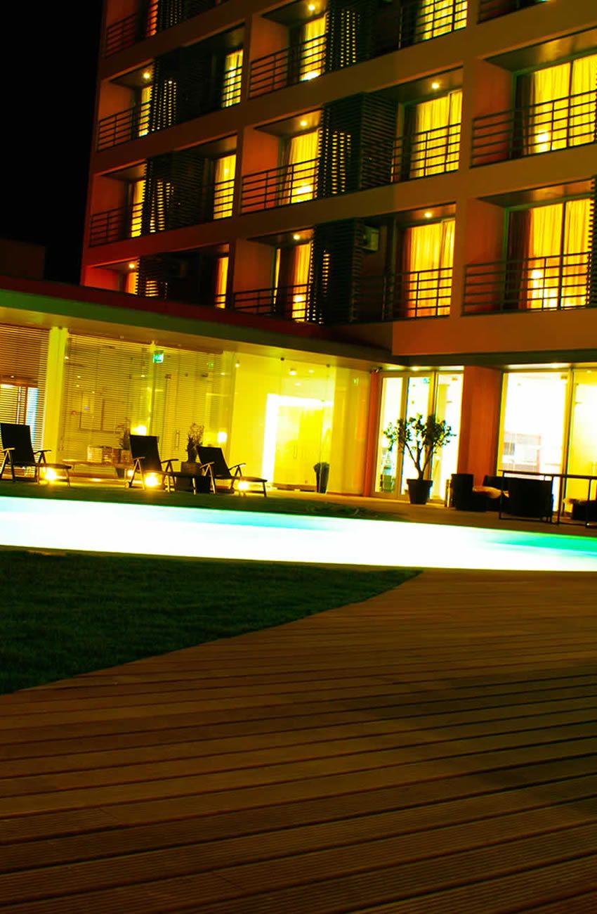 حوض السباحة