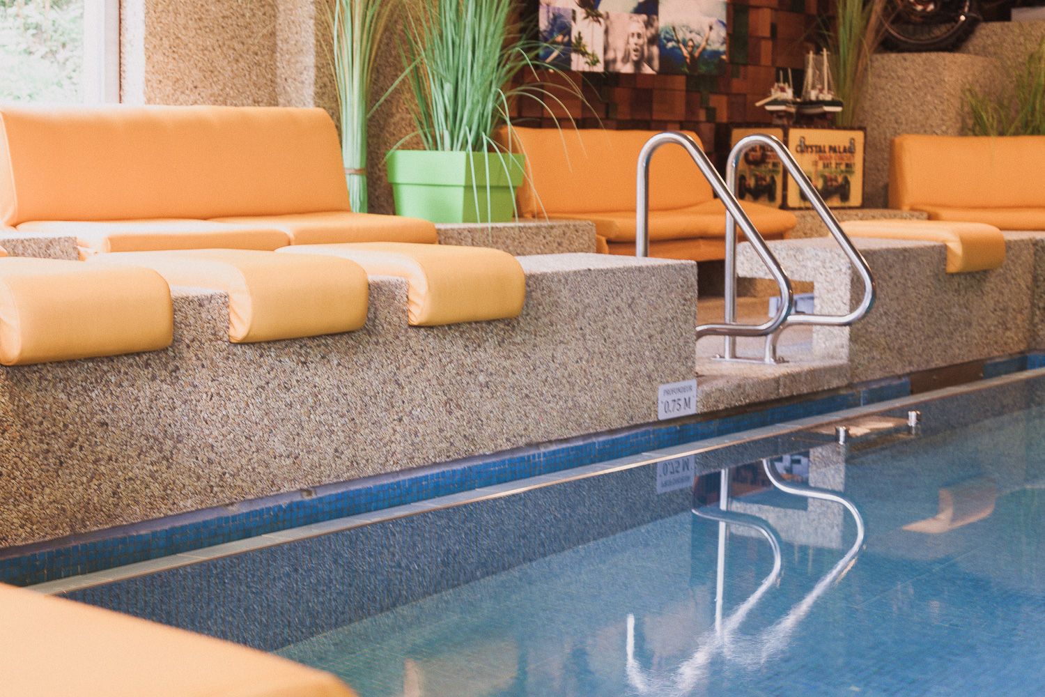 حوض السباحة