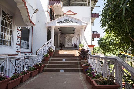 مدخل الفندق