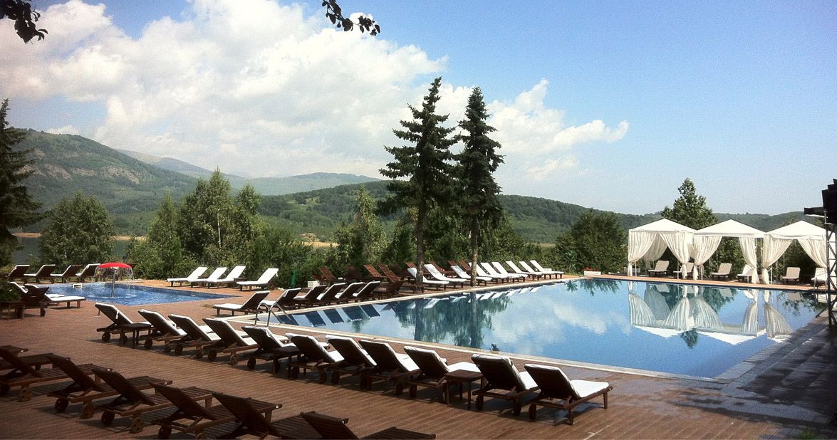 حوض السباحة