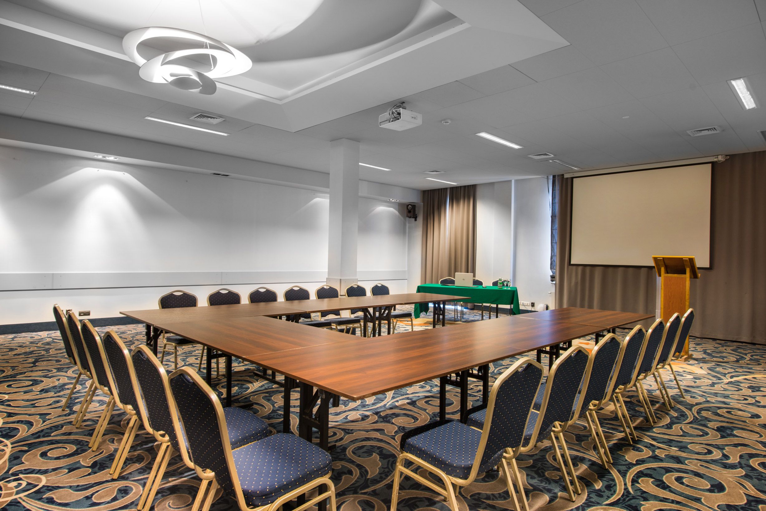 غرفة الاجتماعات