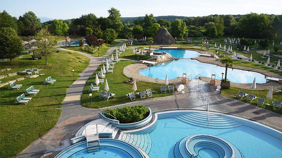 حوض السباحة