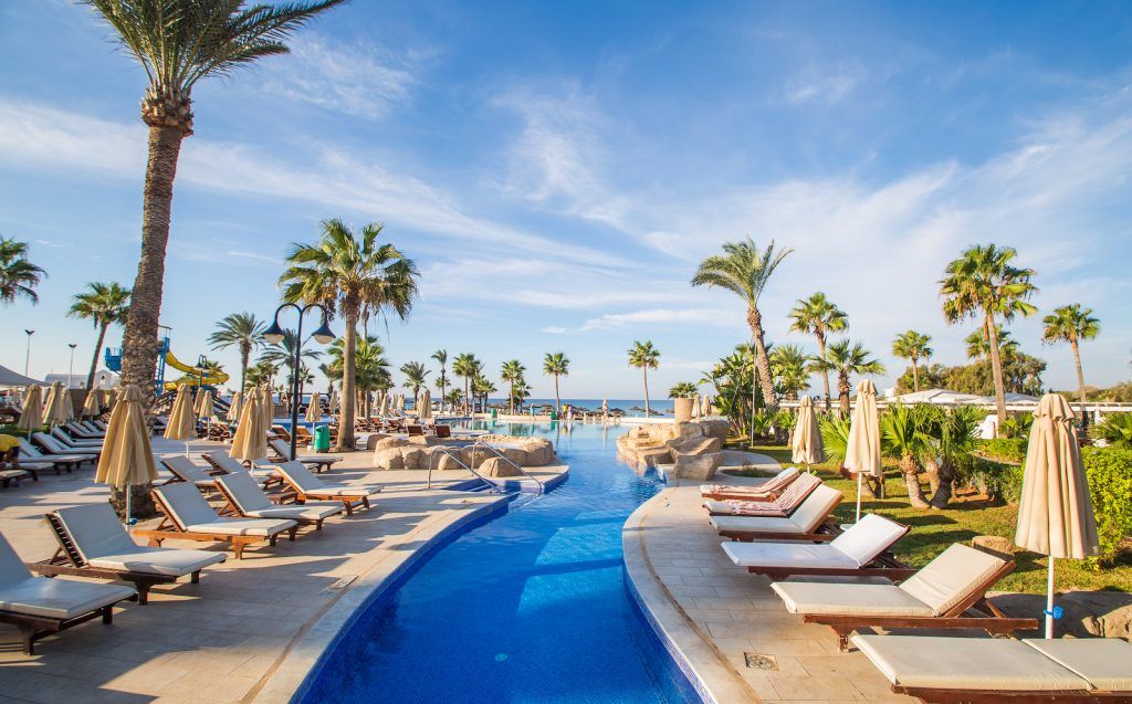 حوض السباحة صورة