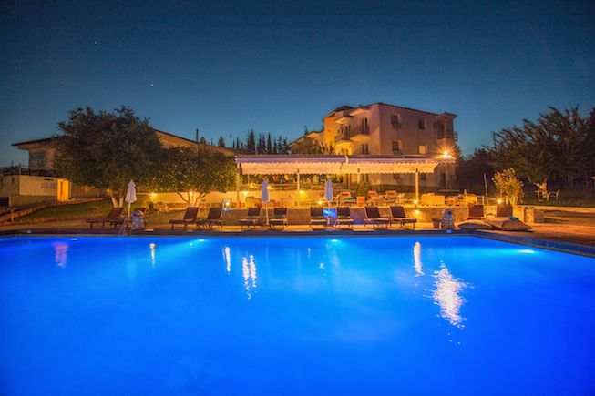 حوض السباحة صورة