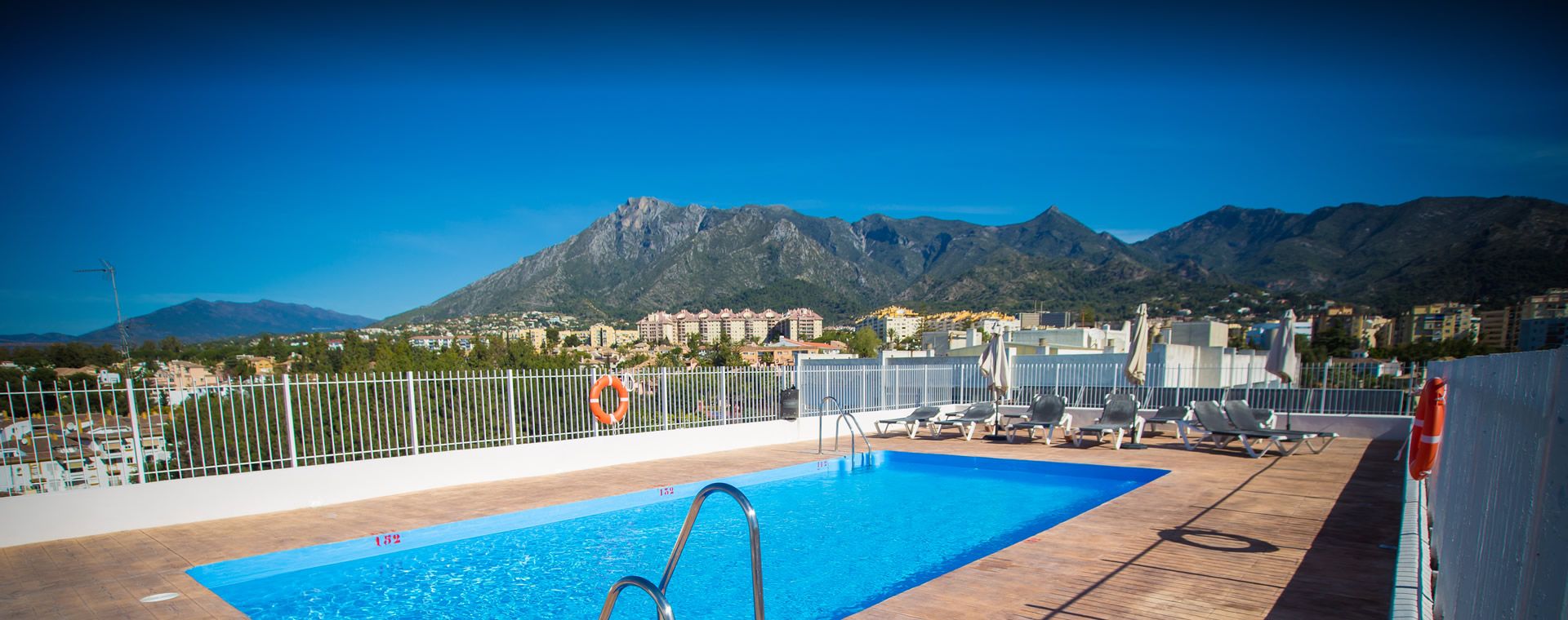 حوض السباحة صورة