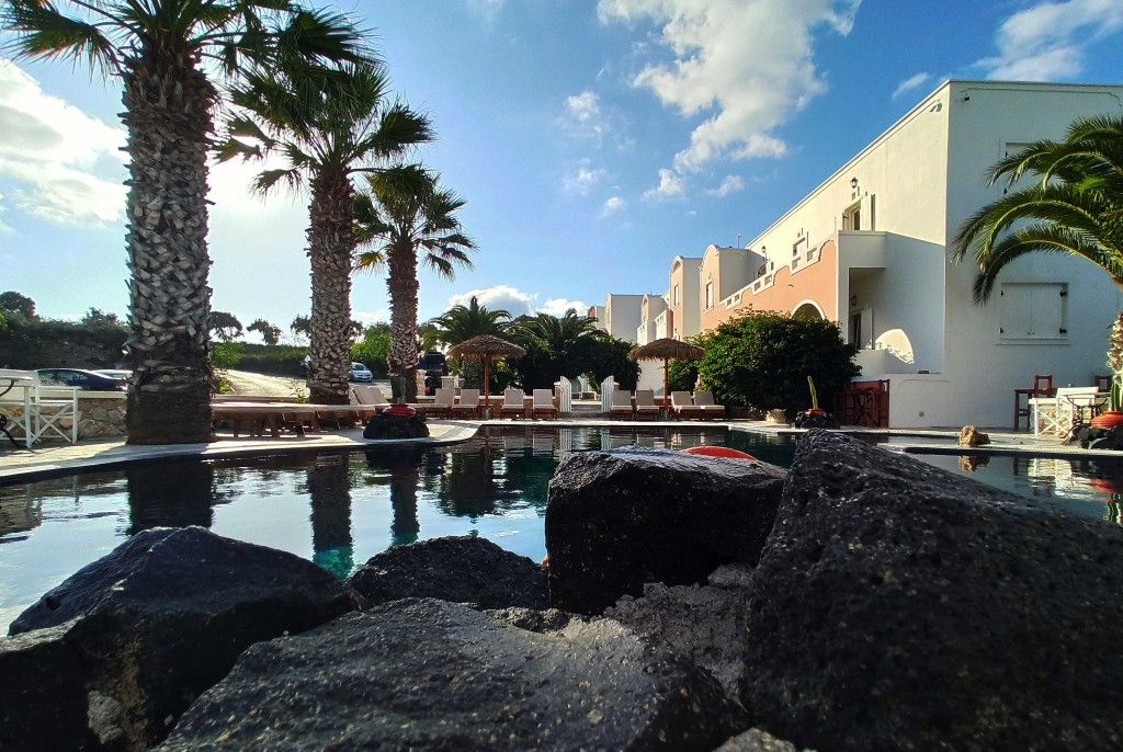 حوض السباحة