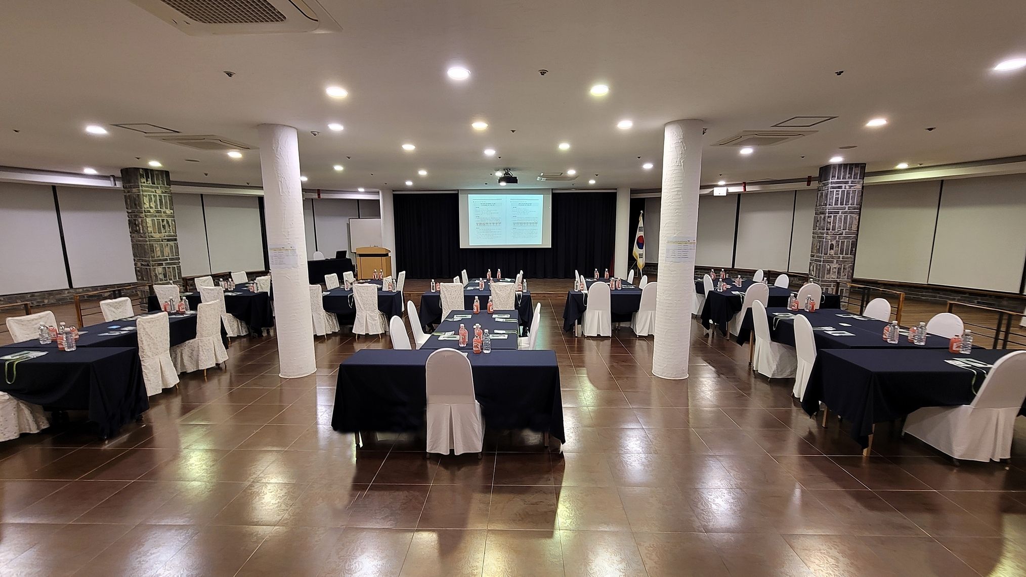 غرفة الاجتماعات