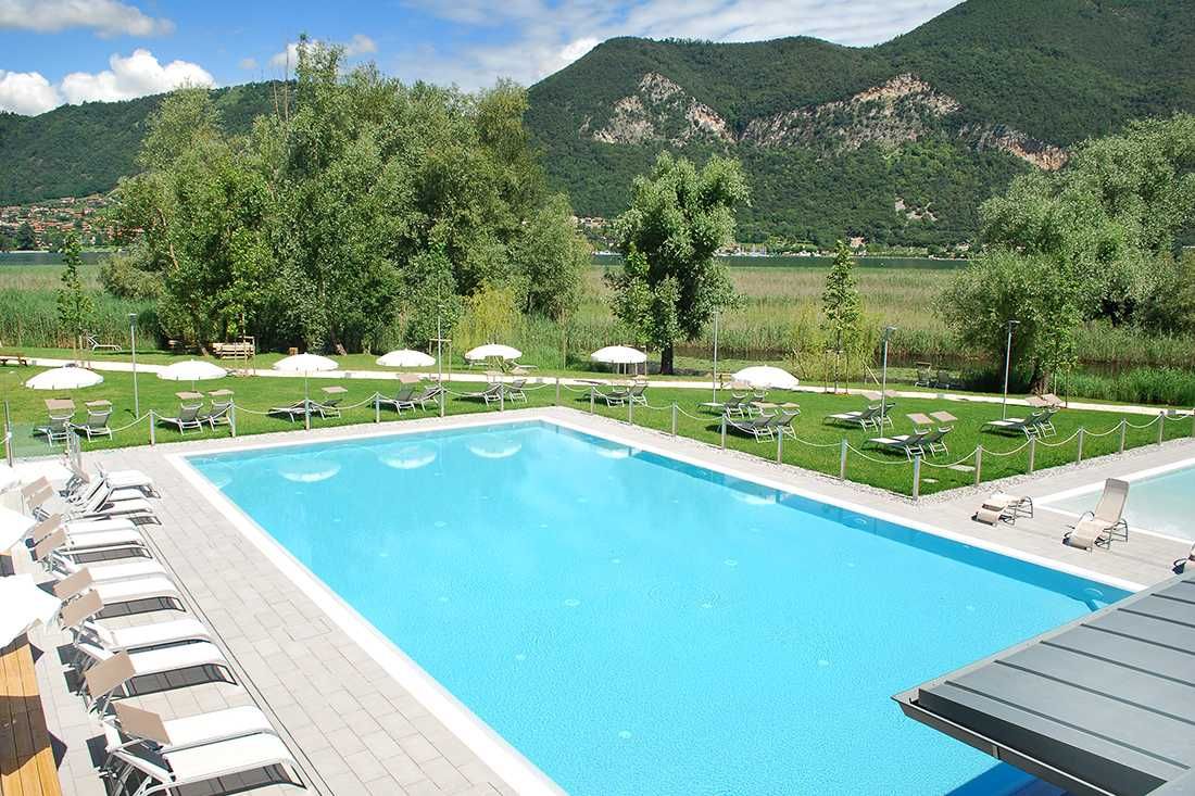 حوض السباحة