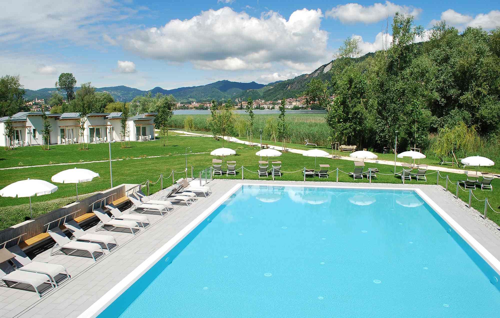 حوض السباحة صورة