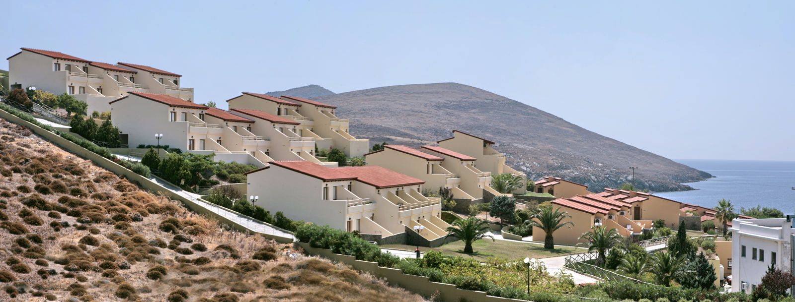 حوض السباحة