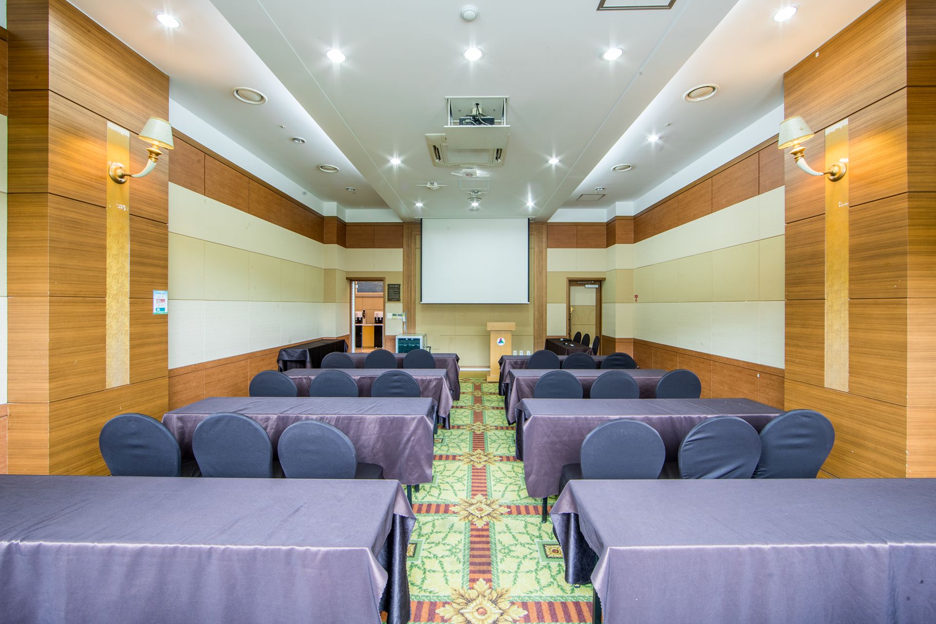 غرفة الاجتماعات