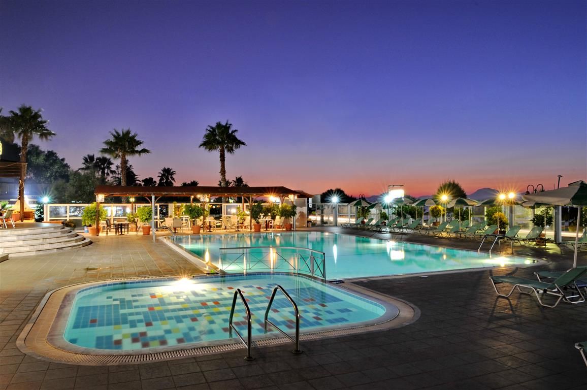 حوض السباحة صورة