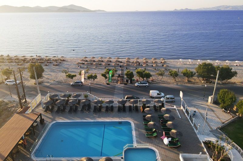 حوض السباحة