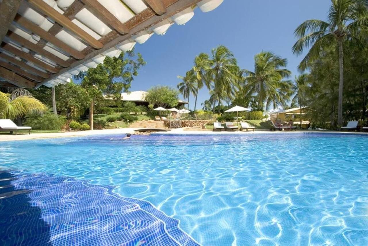 حوض السباحة