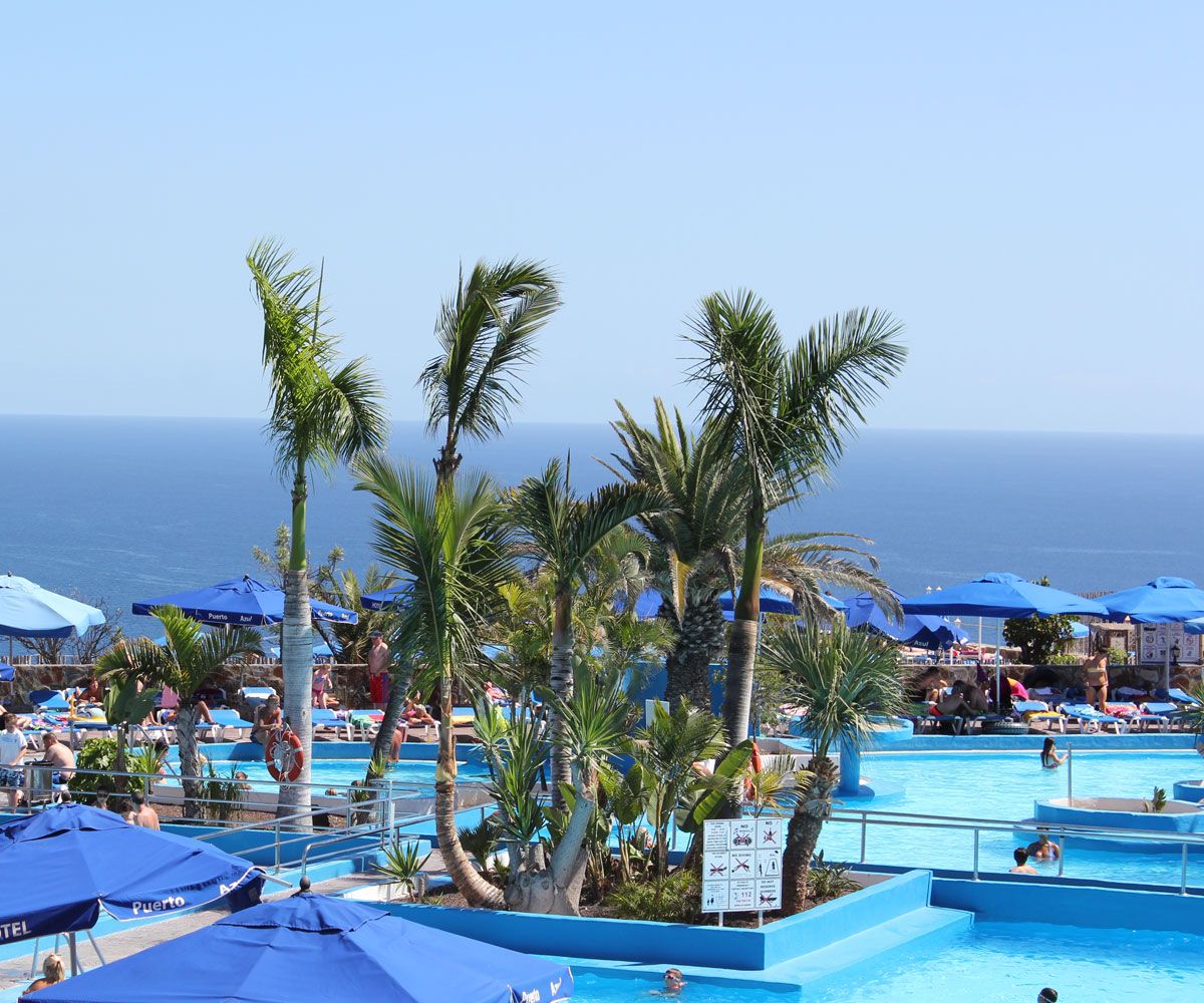 حوض السباحة