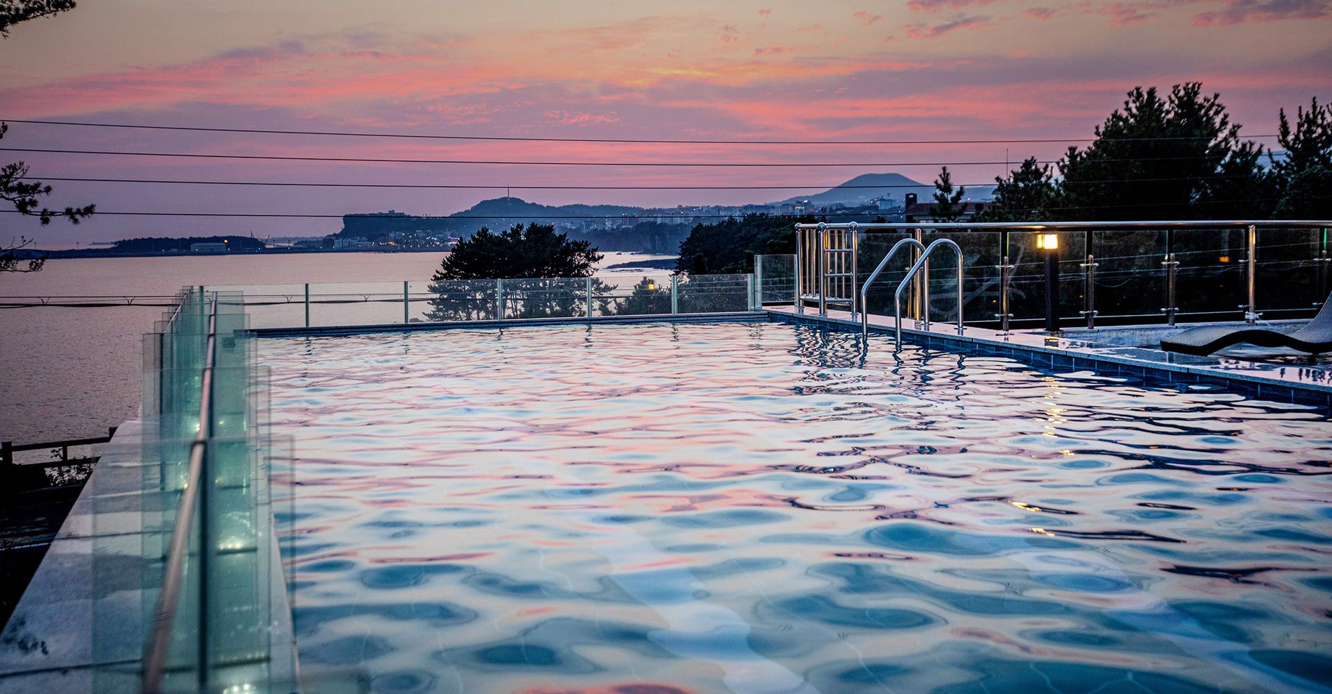 حوض السباحة صورة