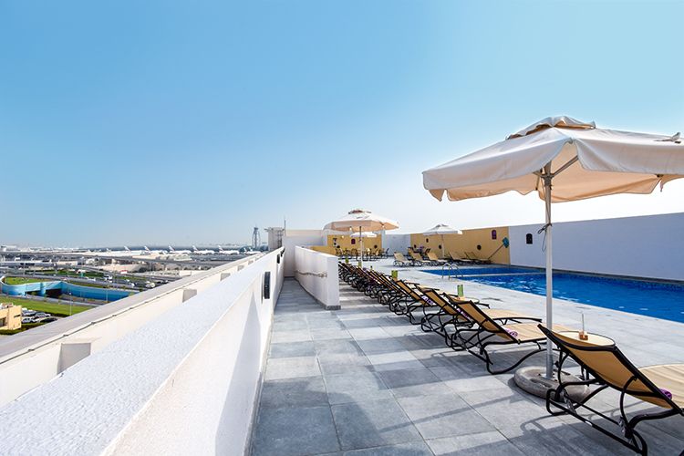 حوض السباحة