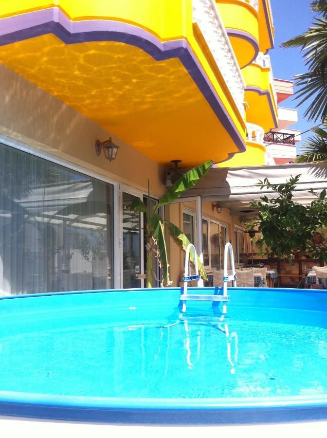 حوض السباحة صورة