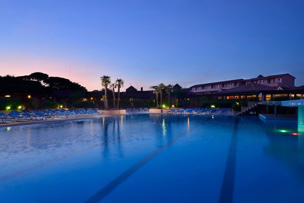 حوض السباحة صورة