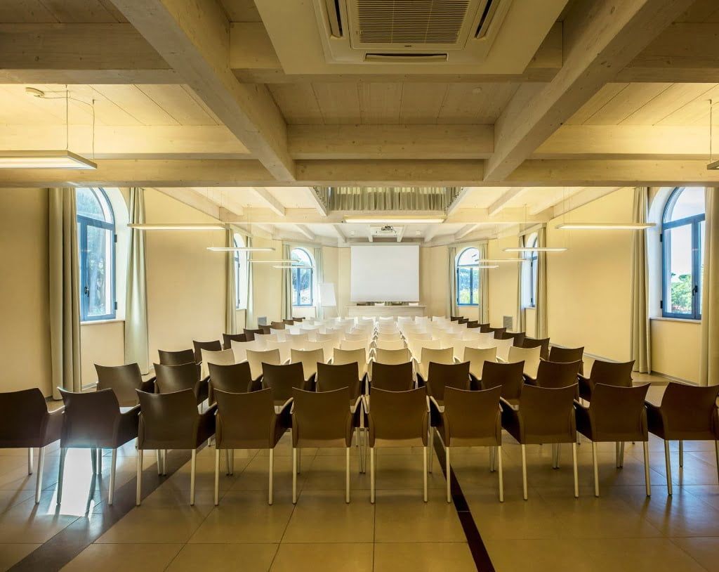 غرفة الاجتماعات