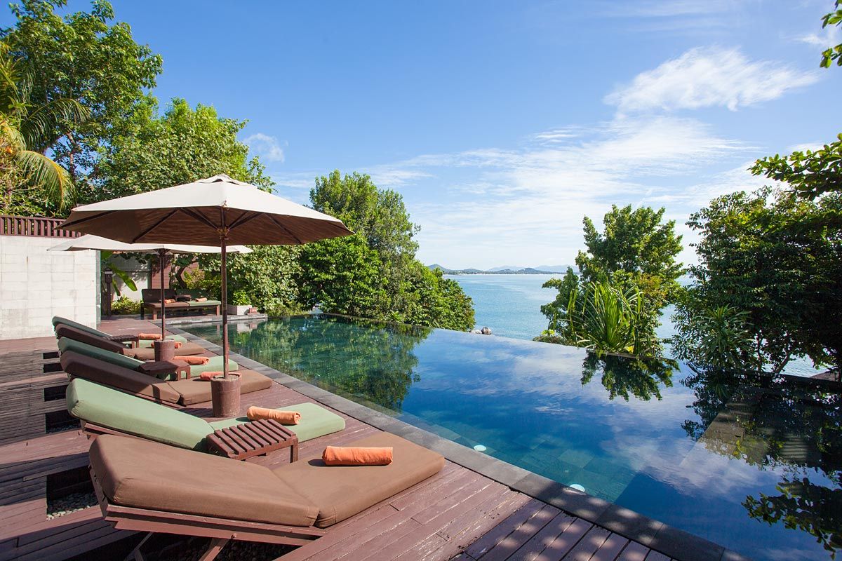 حوض السباحة