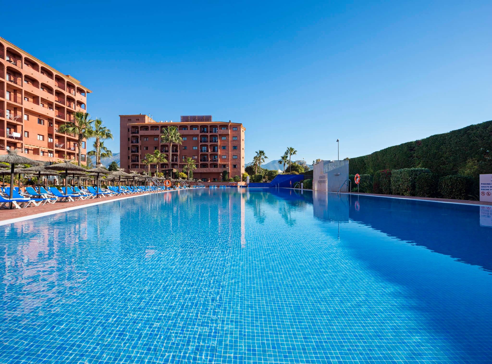 حوض السباحة صورة