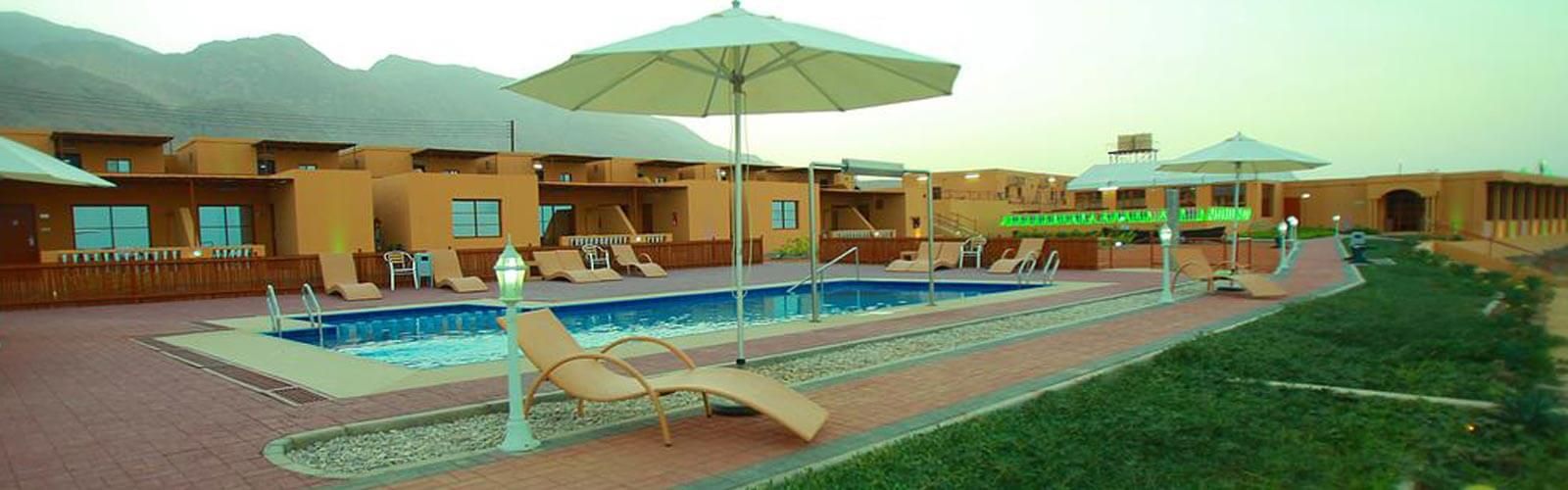 حوض السباحة