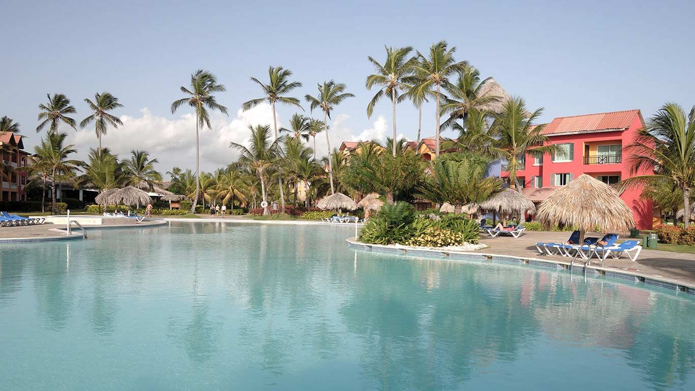 حوض السباحة