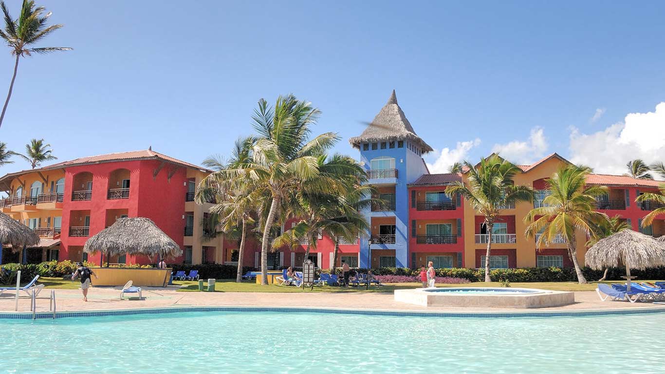 حوض السباحة