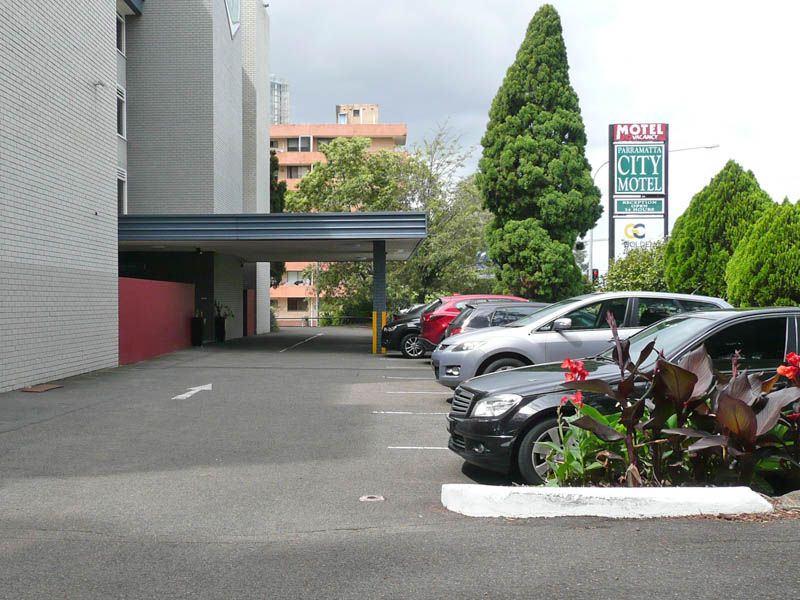 موقف سيارات