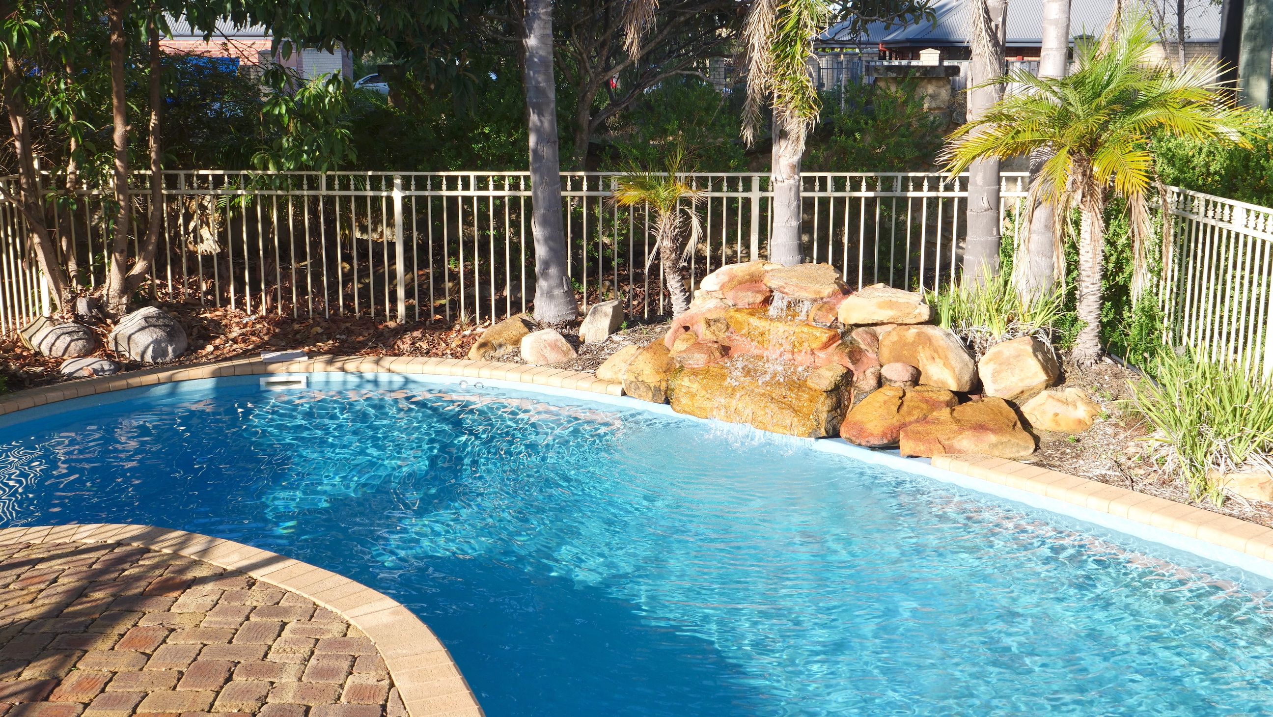 حوض السباحة صورة