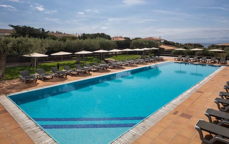 حوض السباحة