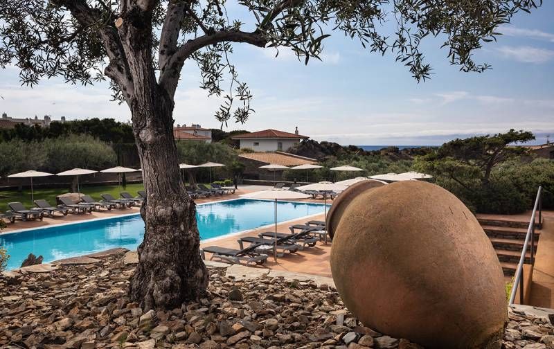 حوض السباحة