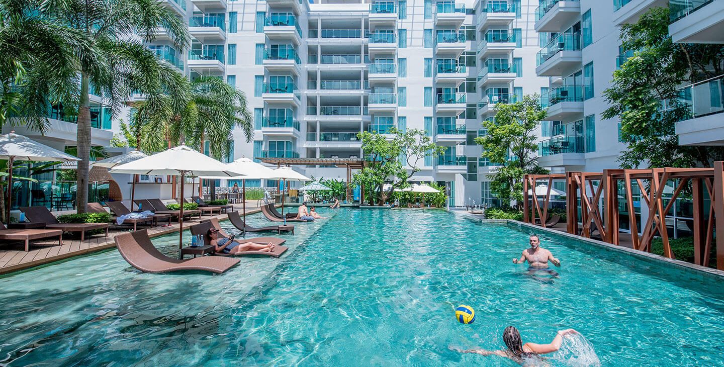 حوض السباحة