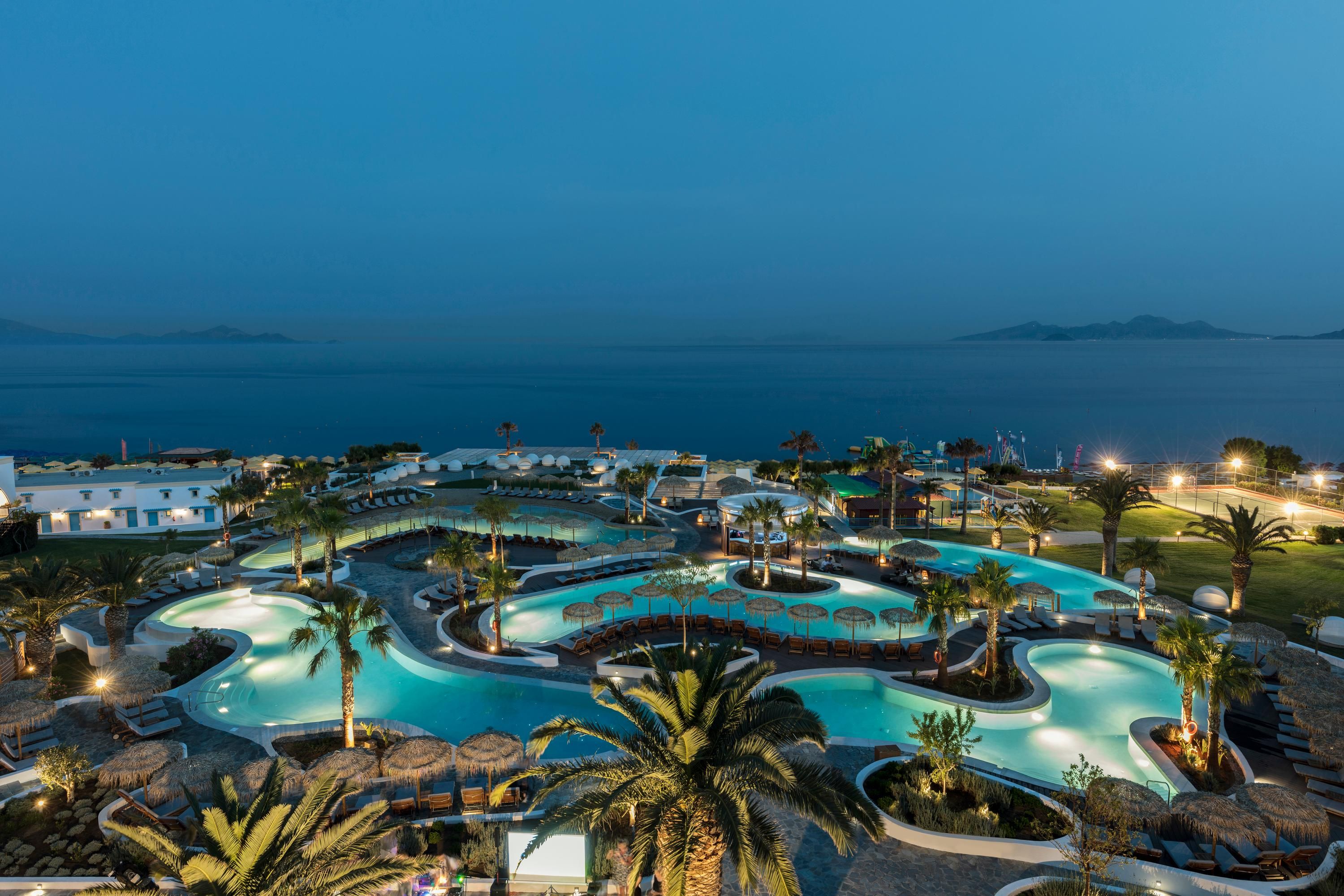 حوض السباحة